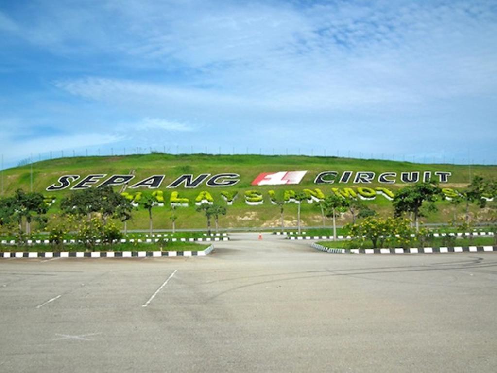 Hotel Time Boutique Nilai Kültér fotó